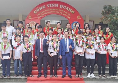 Vinh danh thầy cô giáo và học sinh đạt kết quả xuất sắc trong kỳ thi Olympic